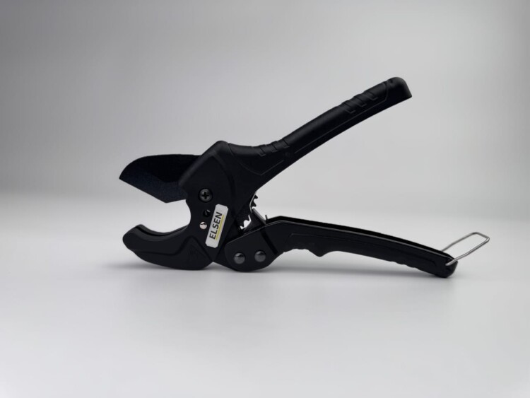 Ножницы для резки пластиковых и металлополимерных труб диаметром до 42 мм