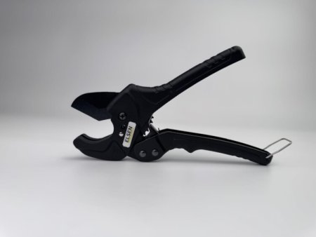 Ножницы для резки пластиковых и металлополимерных труб диаметром до 42 мм